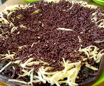 Dijajakan ke Kafe, Martabak Yurich Disejajarkan dengan Kue Western